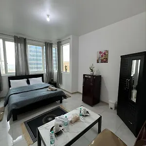 Corniche Street - Extremely Unique Hostel Abu Dhabi